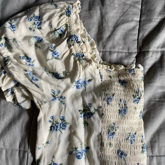 American Eagle lace up off the shoulder top - Picture 4 of 5